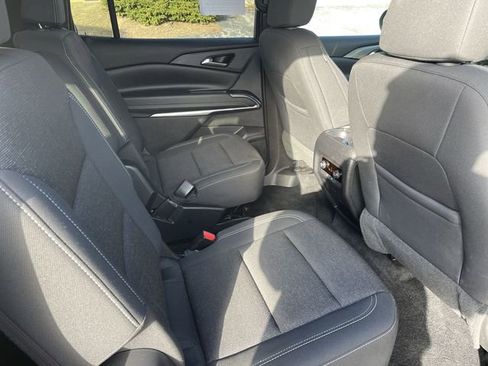 Used 2025 Chevrolet Traverse LT image 15