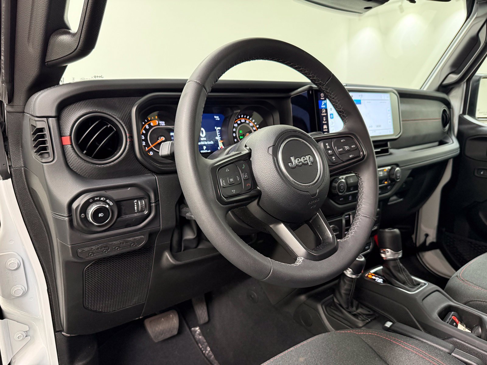 Used 2026 Jeep Wrangler Unlimited Rubicon AWD/4WD image 12