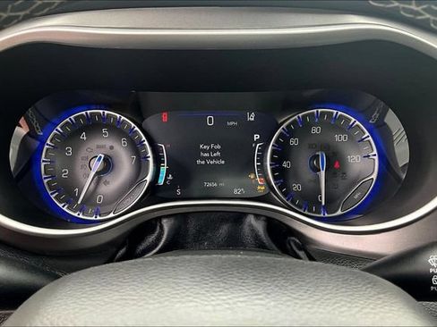 Used 2024 Chrysler Pacifica Touring-L FWD image 13