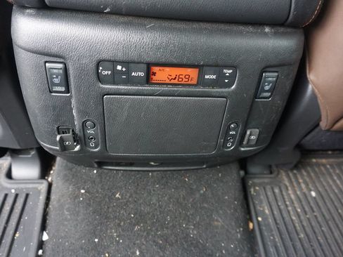Used 2020 Nissan Armada Platinum w/ Platinum Reserve Package RWD image 17