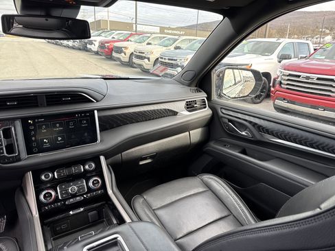 Used 2024 GMC Yukon XL Denali AWD/4WD image 15