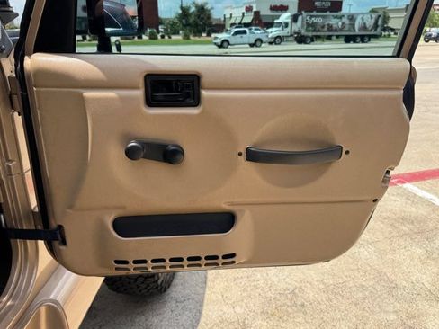 Used 2000 Jeep Wrangler Sahara AWD/4WD image 26