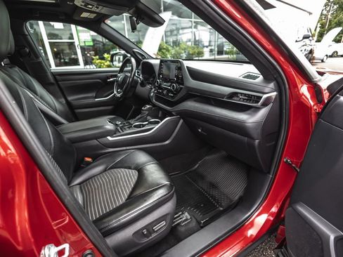 Used 2021 Toyota Highlander XSE AWD/4WD image 26
