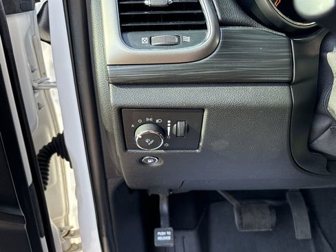 Used 2019 Jeep Grand Cherokee Laredo image 15