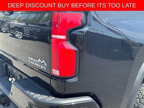 Used 2024 Chevrolet Silverado 2500 High Country w/ Technology Package AWD/4WD image 12