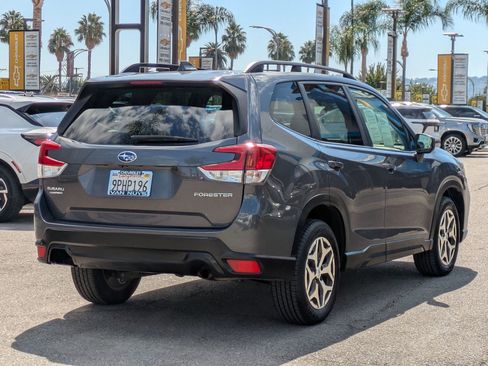 Used 2021 Subaru Forester Premium image 5
