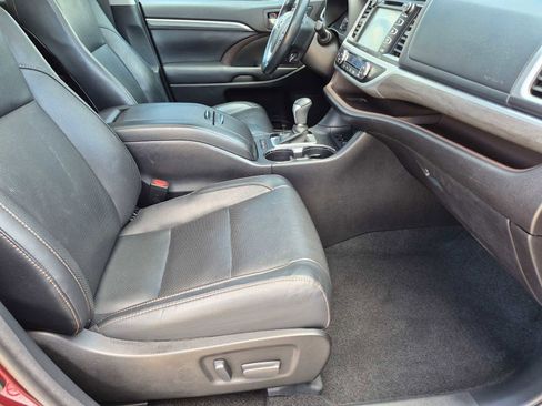 Used 2017 Toyota Highlander Limited AWD/4WD image 30
