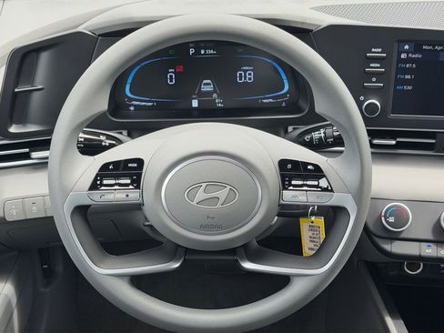 New 2026 Hyundai Elantra SE FWD image 17