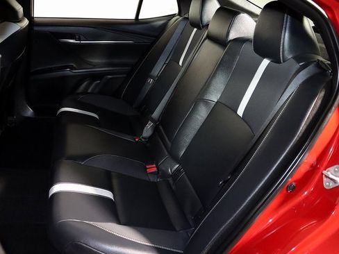 Used 2025 Toyota Camry SE image 11