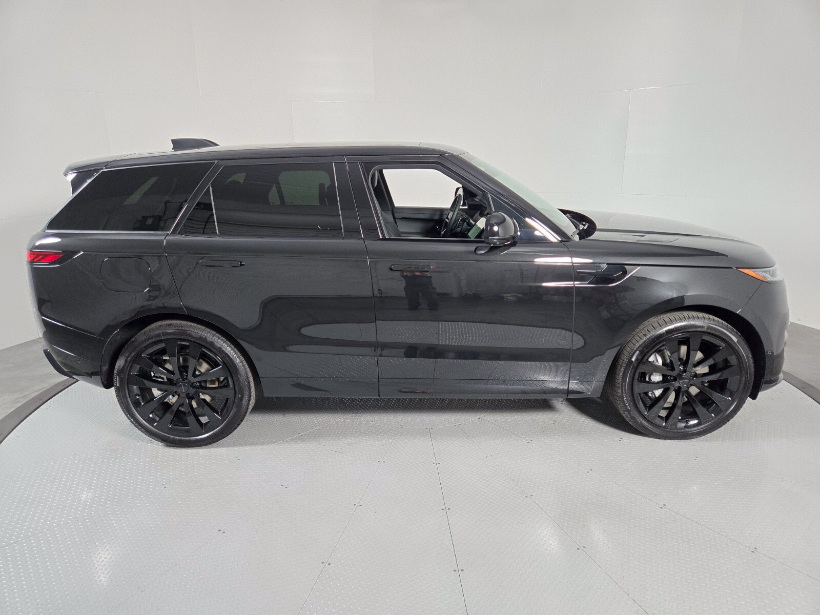 New 2027 Land Rover Range Rover Sport Dynamic SE AWD/4WD image 6