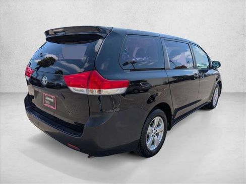 Used 2012 Toyota Sienna FWD image 5