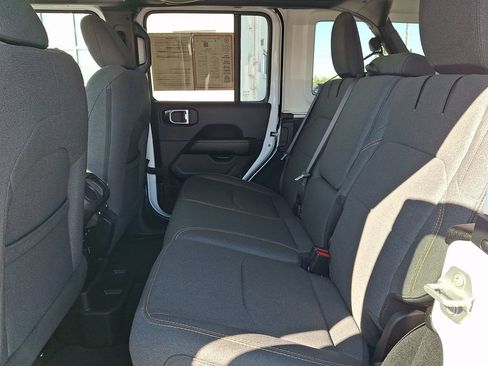 Used 2025 Jeep Wrangler Unlimited Sahara AWD/4WD image 13