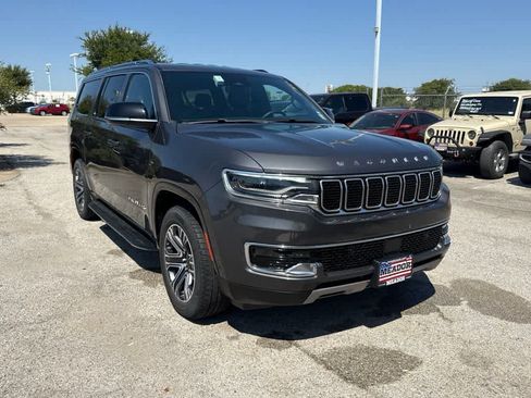 Used 2024 Jeep Wagoneer L Series II w/ Flexible Seating Group AWD/4WD image 7