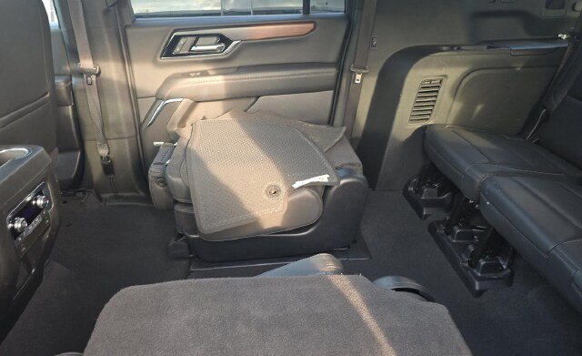 Used 2025 GMC Yukon XL Denali AWD/4WD image 5