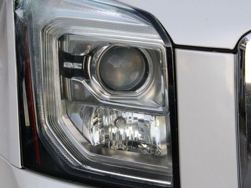 Used 2018 GMC Yukon XL SLT w/ Open Road Package image 33