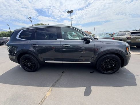 Used 2024 Kia Telluride EX w/ EX Captain's Chair Package AWD/4WD image 3
