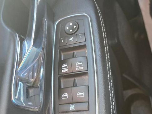 Used 2016 RAM 1500 Laramie w/ Convenience Group AWD/4WD image 16