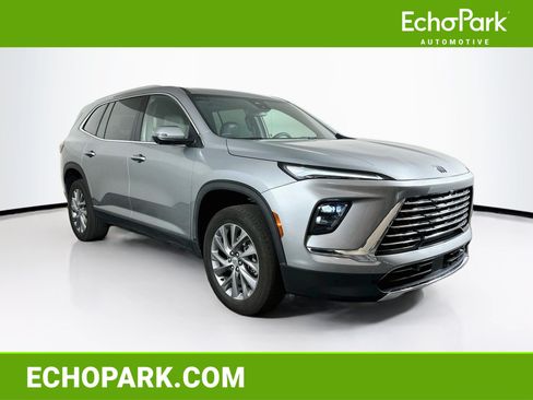 Used 2025 Buick Enclave Preferred AWD/4WD image 1