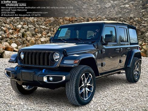 Used 2024 Jeep Wrangler Unlimited image 1