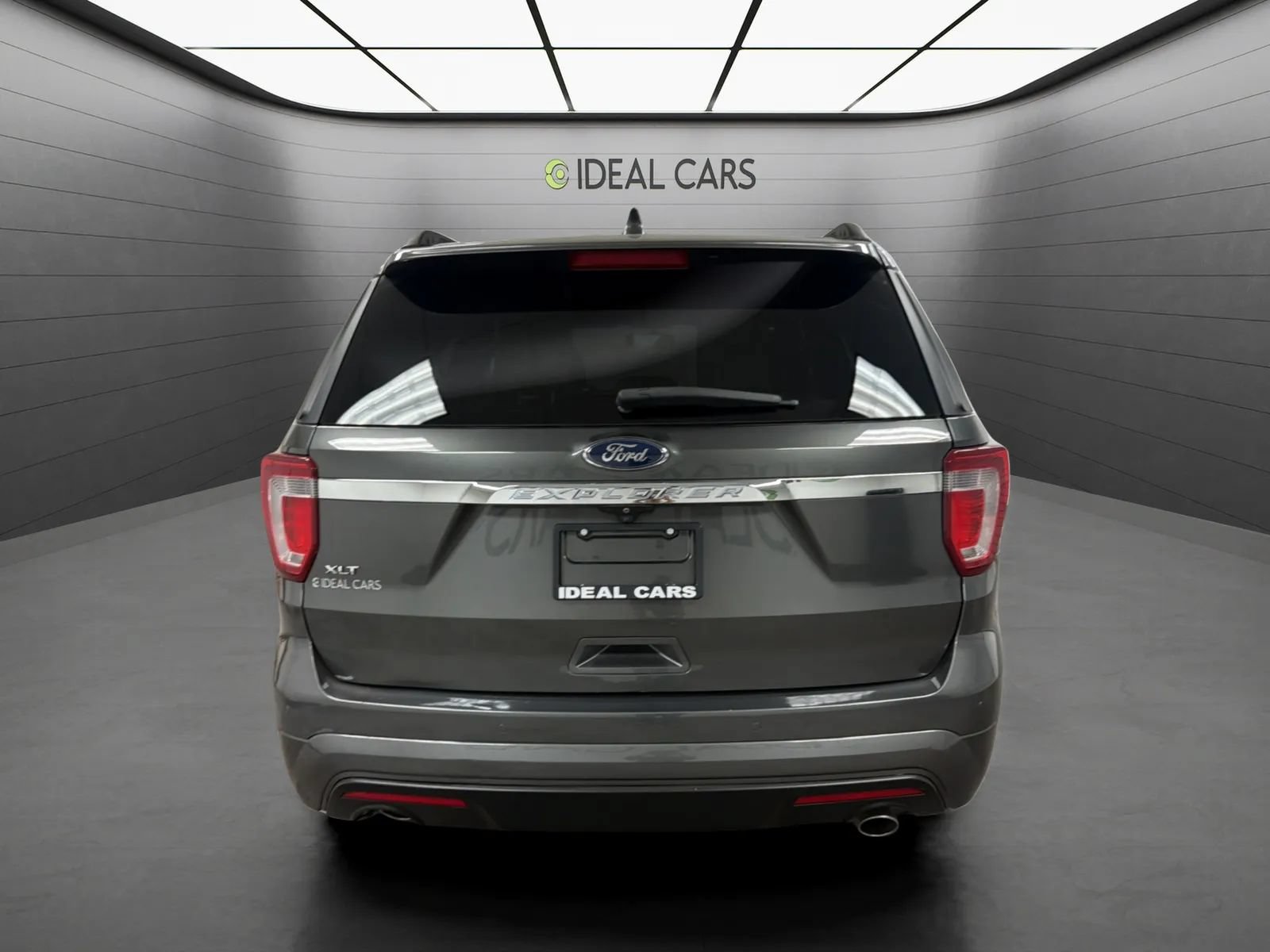 Used 2017 Ford Explorer XLT w/ Equipment Group 201A FWD image 6