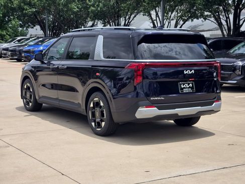 New 2026 Kia Carnival EX FWD image 3