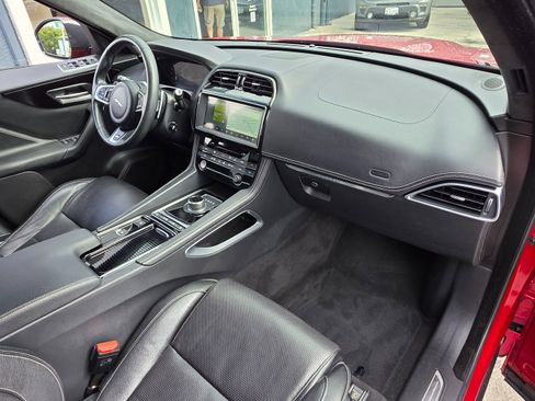 Used 2019 Jaguar F-PACE S image 12