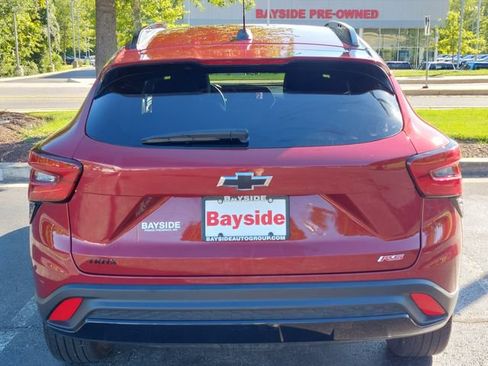 Used 2025 Chevrolet Trax RS FWD image 10