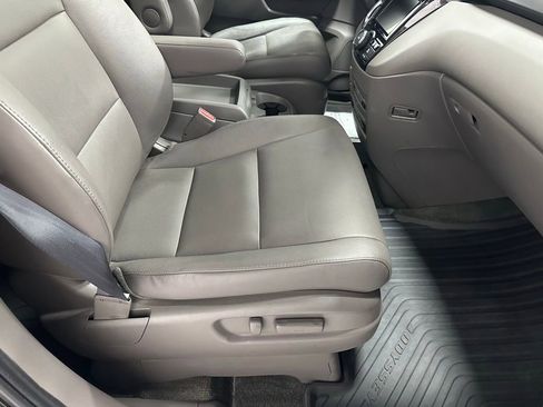 Used 2016 Honda Odyssey Touring Elite image 61