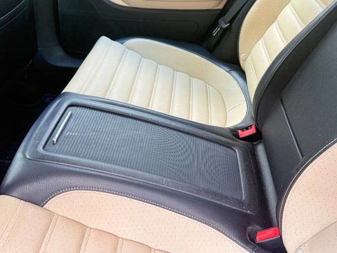 Used 2012 Volkswagen CC Sport image 30