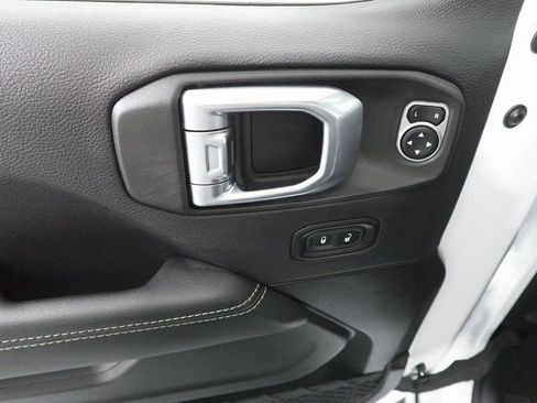 Used 2023 Jeep Wrangler Unlimited Sahara image 9