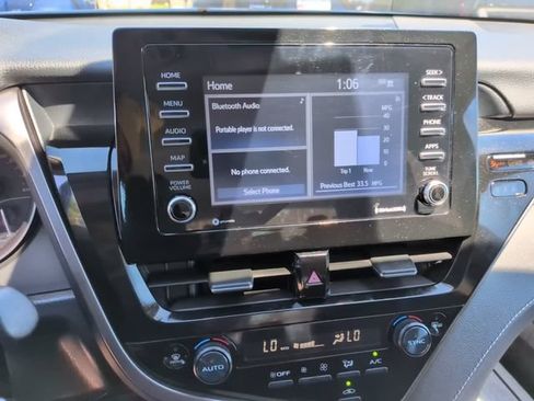 Used 2024 Toyota Camry SE FWD image 18