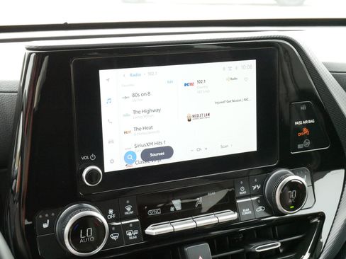 Used 2025 Toyota Highlander XSE AWD/4WD image 22