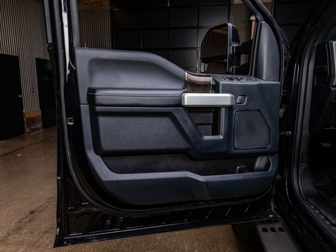 Used 2022 Ford F250 Lariat w/ Tremor Off-Road Package image 32