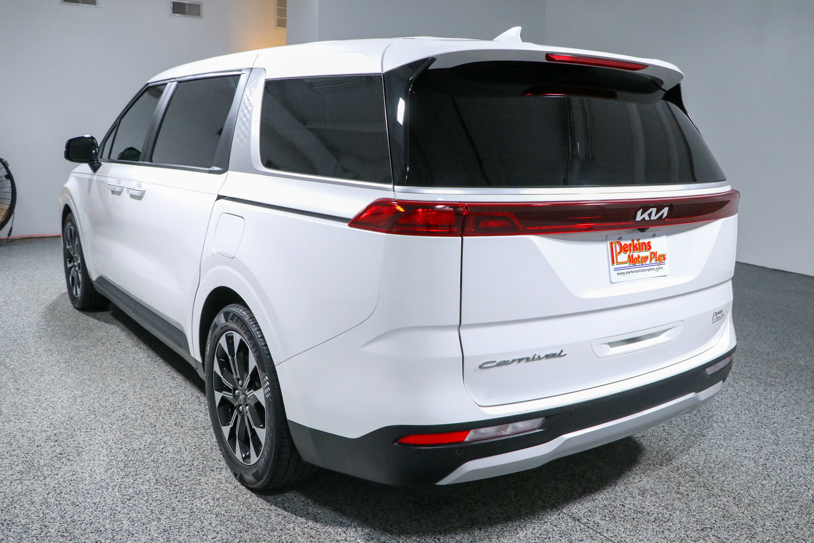 Used 2022 Kia Carnival EX FWD image 9