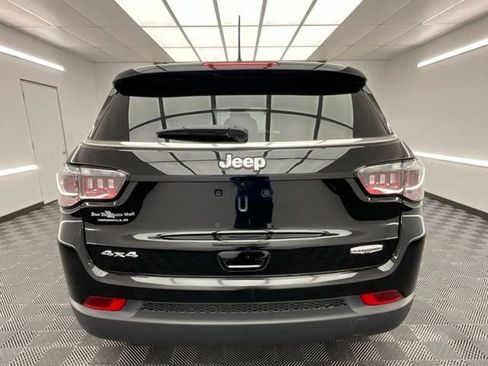 Used 2025 Jeep Compass Latitude image 20