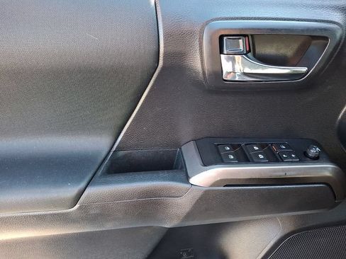 Certified 2019 Toyota Tacoma TRD Sport w/ Technology Package AWD/4WD image 12