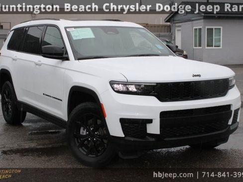 Used 2025 Jeep Grand Cherokee L Altitude image 1