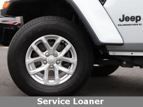 Used 2023 Jeep Gladiator Sport image 2