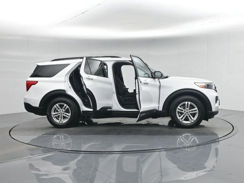 Used 2021 Ford Explorer XLT image 38