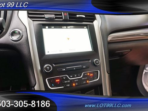 Used 2017 Ford Fusion SE w/ Fusion SE Technology Package FWD image 21