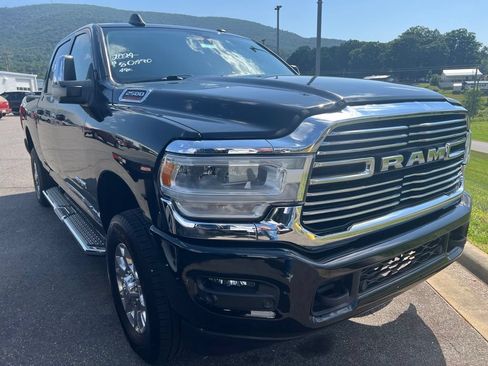 Used 2024 RAM 2500 Laramie AWD/4WD image 3