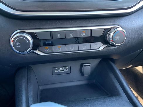 Used 2025 Nissan Altima 2.5 SV image 34