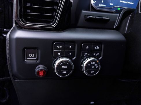 Used 2023 GMC Sierra 1500 AT4 w/ Technology Package AWD/4WD image 7