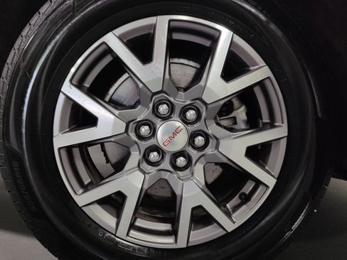 Used 2021 GMC Acadia SLT w/ Premium Package AWD/4WD image 32