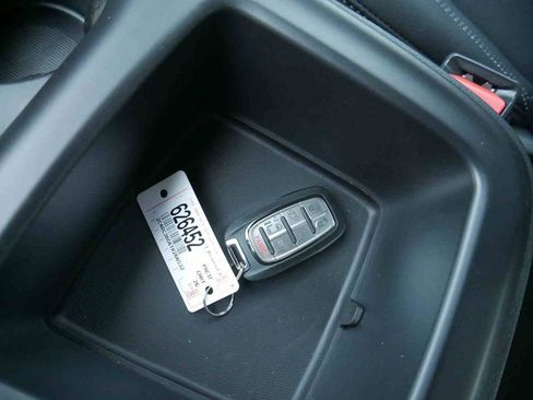 New 2026 Chrysler Pacifica Select AWD/4WD image 26