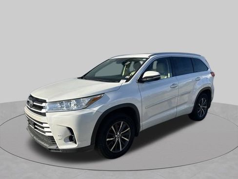 Used 2017 Toyota Highlander XLE w/ Protection Package #3 AWD/4WD image 14