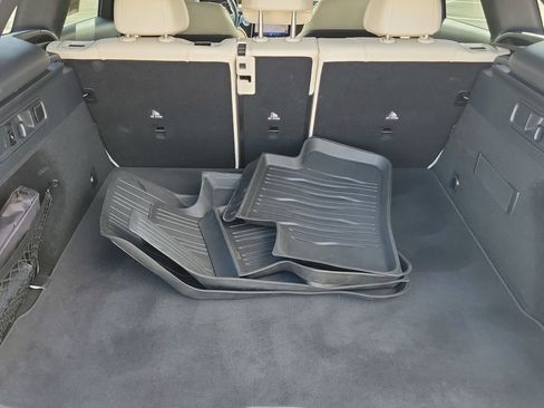 Certified 2025 Mercedes-Benz GLC 300 image 8