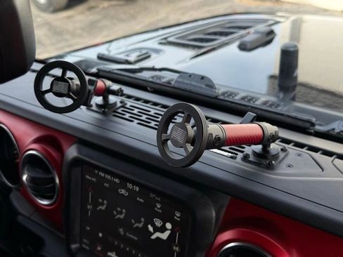 Used 2023 Jeep Gladiator Rubicon w/ Cold Weather Group image 30