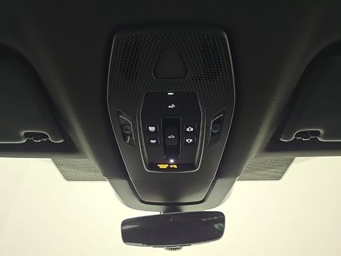 Certified 2025 Porsche Macan Electric RWD image 25