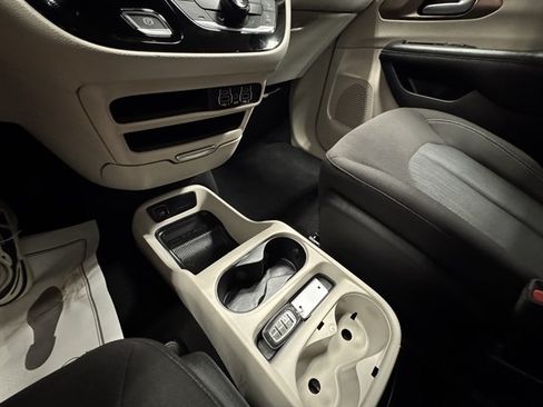 Used 2023 Chrysler Voyager LX FWD image 31